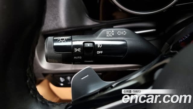 Kia Carnival 2021 — ფოტო 8/20