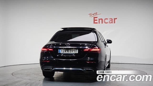 Mercedes-Benz E-Class 2021 — ფოტო 4/20