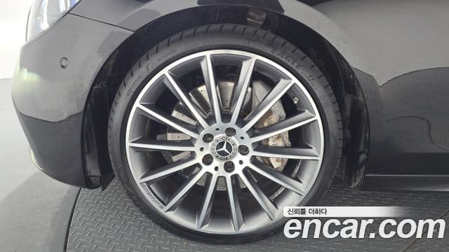 Mercedes-Benz E-Class 2021 — ფოტო 5/20