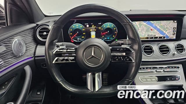 Mercedes-Benz E-Class 2021 — ფოტო 13/20