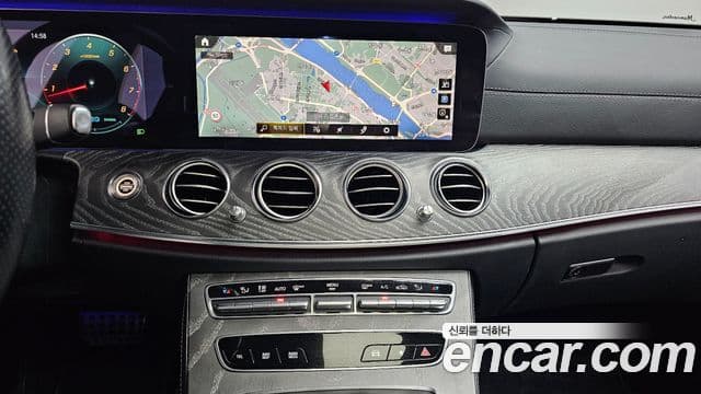 Mercedes-Benz E-Class 2021 — ფოტო 14/20