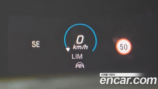 Mercedes-Benz E-Class 2021 — ფოტო 17/20