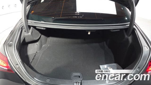 Mercedes-Benz E-Class 2021 — ფოტო 20/20