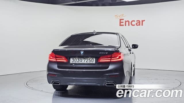 BMW 5 Series 2019 — Photo 14/20