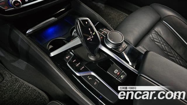 BMW 5 Series 2019 — Photo 15/20