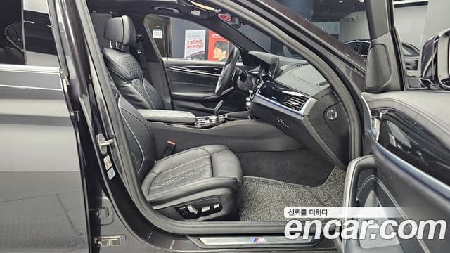 BMW 5 Series 2019 — Photo 11/20