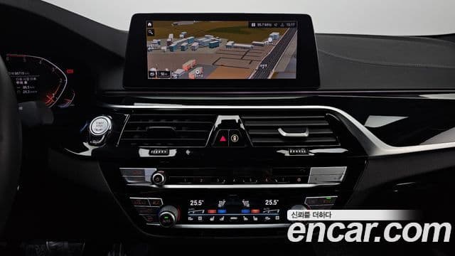 BMW 5 Series 2019 — Photo 17/20