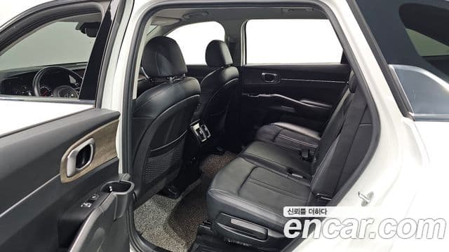 Kia Sorento 2021 — Şəkil 17/20
