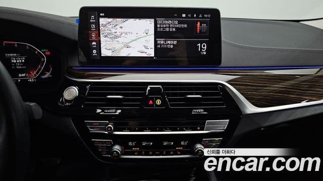 BMW 5 Series 2022 — Фото 14/20