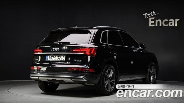 Audi Q5 2021 — ფოტო 2/20