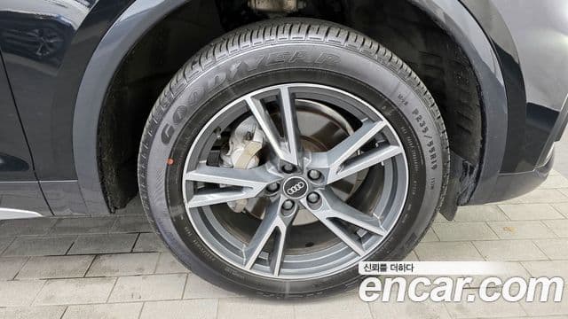 Audi Q5 2021 — ფოტო 5/20