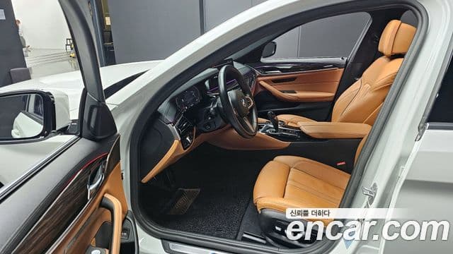 BMW 5 Series 2022 — Şəkil 10/20