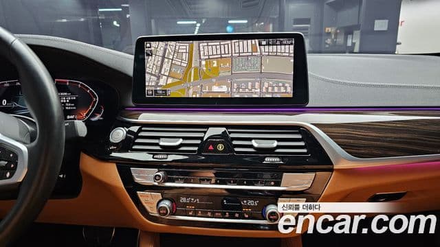 BMW 5 Series 2022 — Photo 17/20
