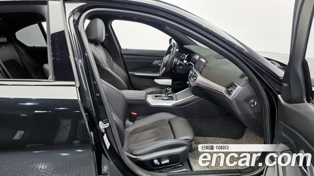 BMW 3 Series 2022 — Photo 18/20
