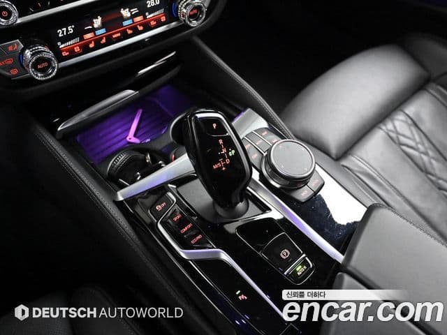BMW 5 Series 2022 — ფოტო 18/20