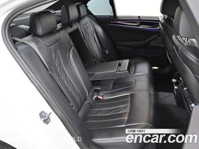 BMW 5 Series 2022 — ფოტო 16/20