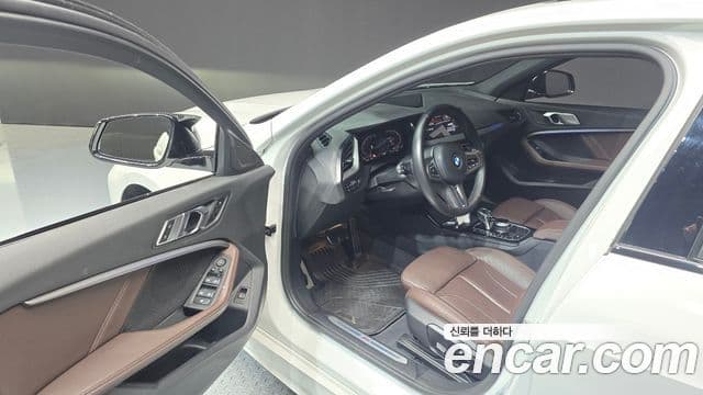 BMW 1 Series 2022 — Şəkil 9/20