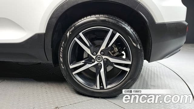 Volvo XC40 2020 — Şəkil 4/19