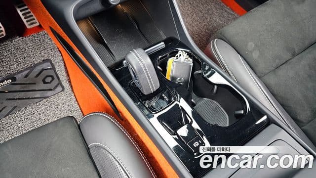 Volvo XC40 2020 — Şəkil 8/19