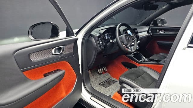 Volvo XC40 2020 — Şəkil 11/19