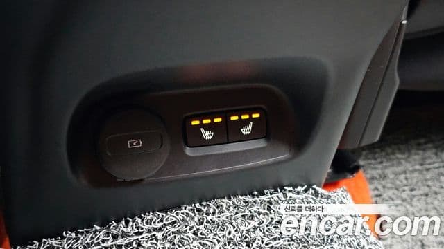 Volvo XC40 2020 — Şəkil 18/19