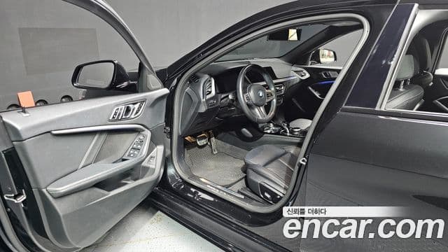 BMW 1 Series 2022 — Photo 8/20