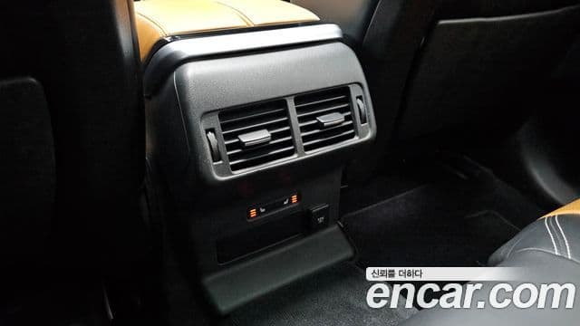 Land Rover Range Rover Velar 2020 — ფოტო 17/20