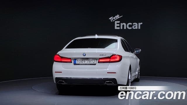 BMW 5 Series 2022 — ფოტო 4/20