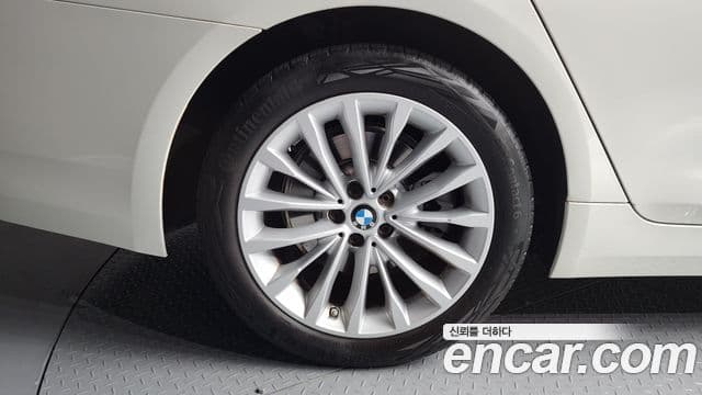 BMW 5 Series 2022 — ფოტო 5/20