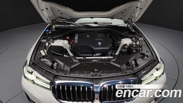 BMW 5 Series 2022 — ფოტო 6/20