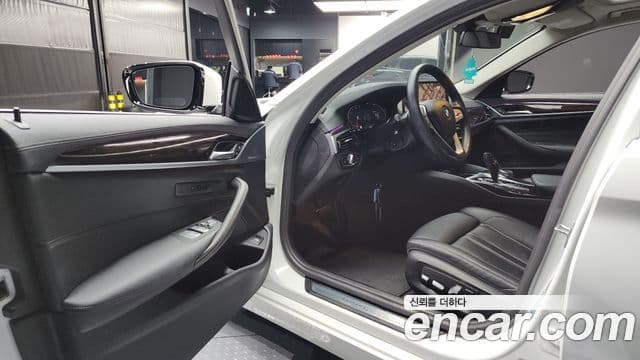 BMW 5 Series 2022 — ფოტო 10/20