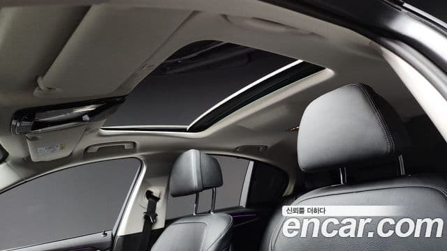BMW 5 Series 2022 — ფოტო 18/20