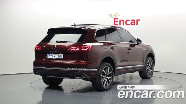 Volkswagen Touareg 2023 — ფოტო 2/20