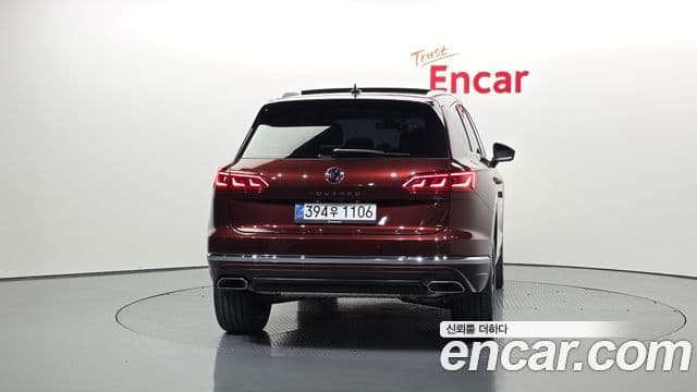Volkswagen Touareg 2023 — ფოტო 4/20
