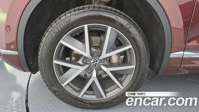 Volkswagen Touareg 2023 — ფოტო 5/20