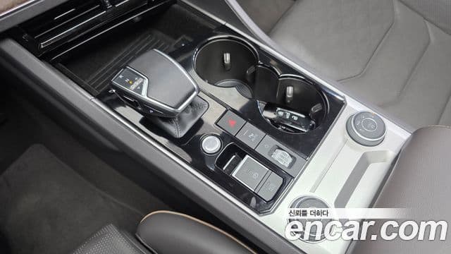 Volkswagen Touareg 2023 — ფოტო 9/20