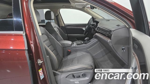 Volkswagen Touareg 2023 — ფოტო 11/20
