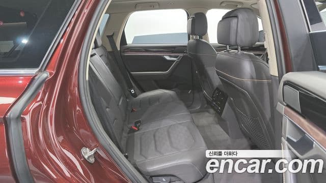 Volkswagen Touareg 2023 — ფოტო 12/20