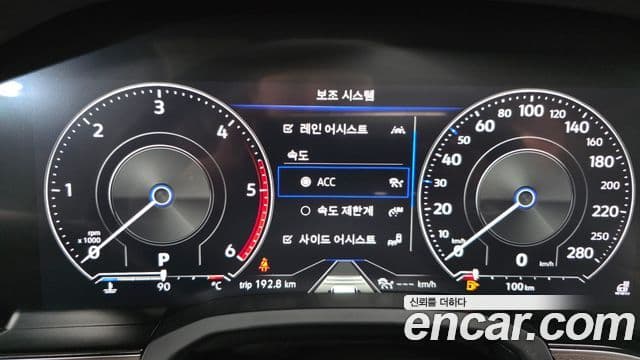 Volkswagen Touareg 2023 — ფოტო 16/20
