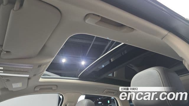 Volkswagen Touareg 2023 — ფოტო 17/20