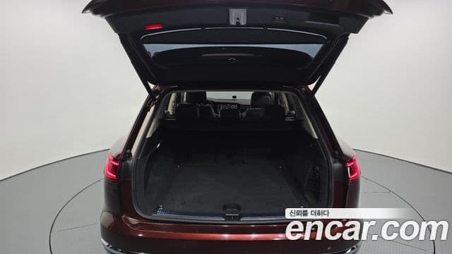 Volkswagen Touareg 2023 — ფოტო 20/20