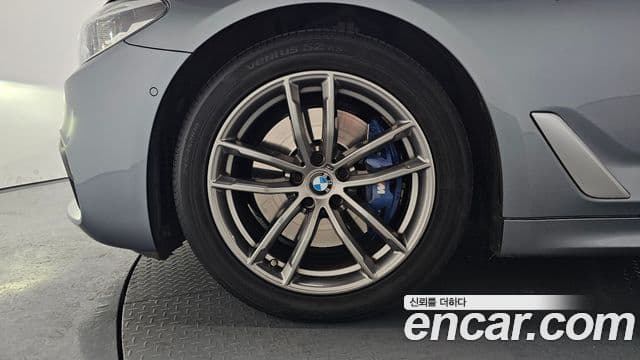 BMW 5 Series 2018 — Şəkil 5/20