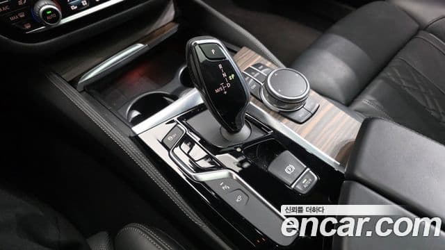 BMW 5 Series 2018 — Şəkil 9/20
