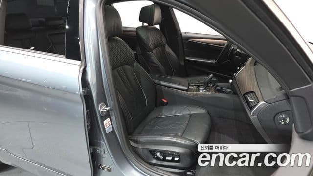 BMW 5 Series 2018 — Şəkil 10/20
