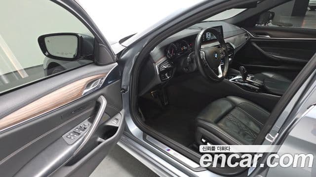 BMW 5 Series 2018 — Şəkil 12/20