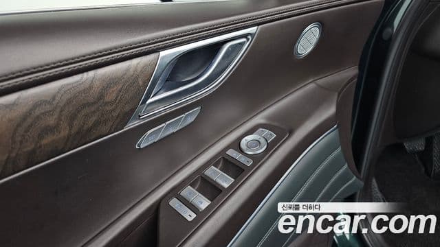 Genesis GV80 2021 — ფოტო 17/20