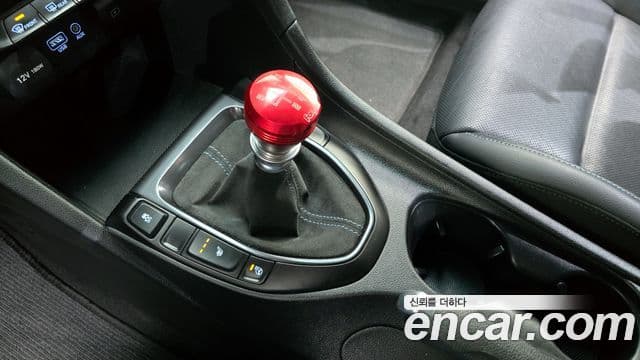 Hyundai Veloster 2019 — ფოტო 9/20