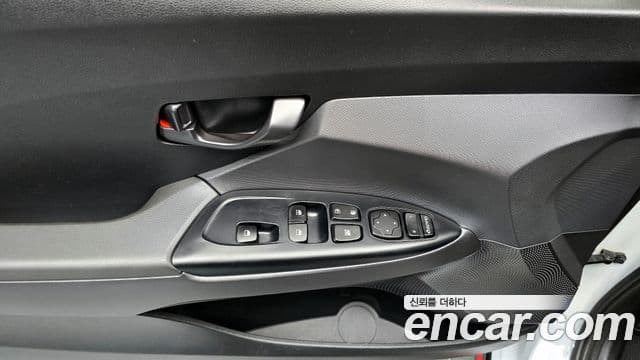 Hyundai Veloster 2019 — ფოტო 17/20