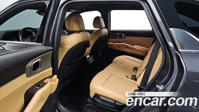 Kia Sorento 2021 — ფოტო 17/20