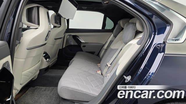 BMW 7 Series 2025 — ფოტო 12/20